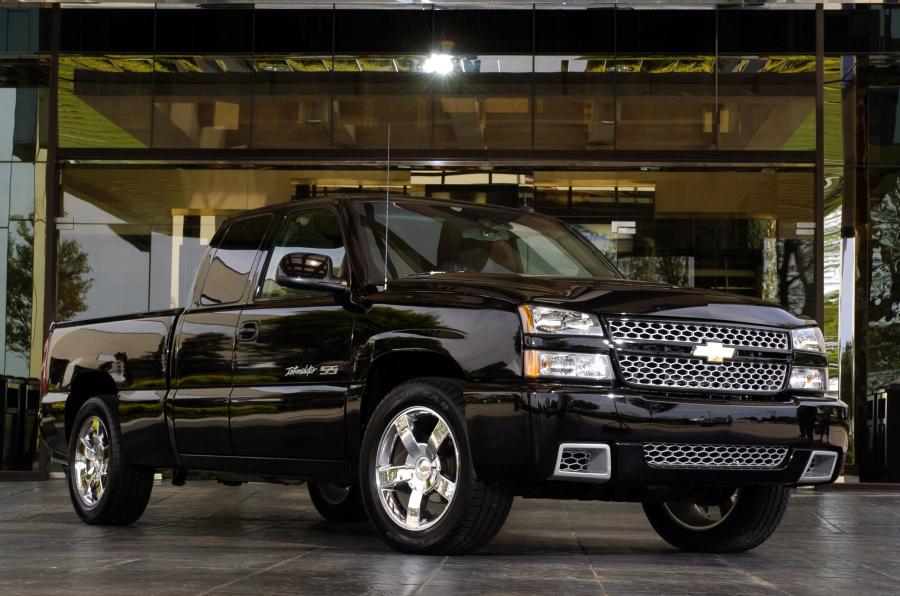 Chevrolet Silverado SS 2004 года  (фото 2 из 38)